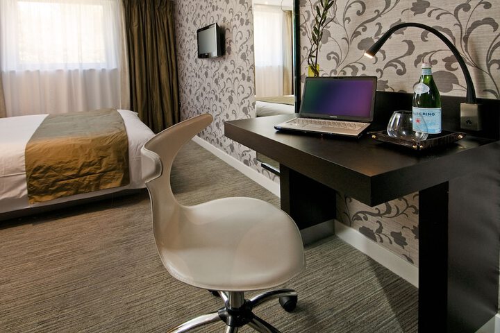 Room 9 of 40