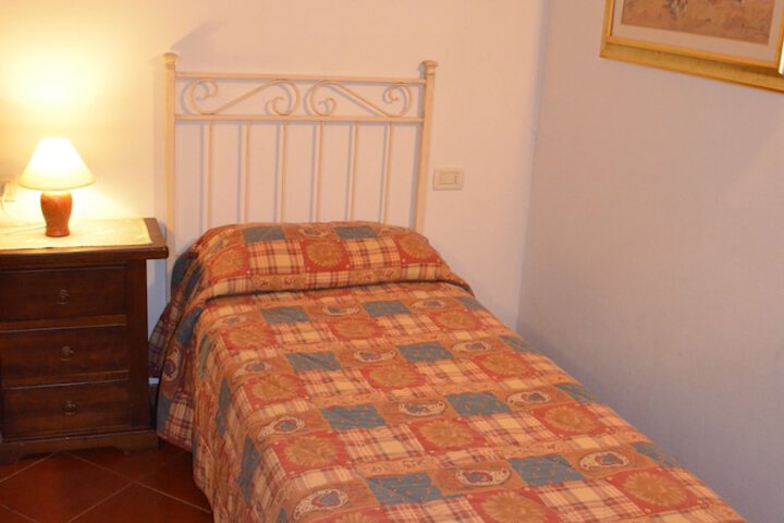 Room 10 of 48
