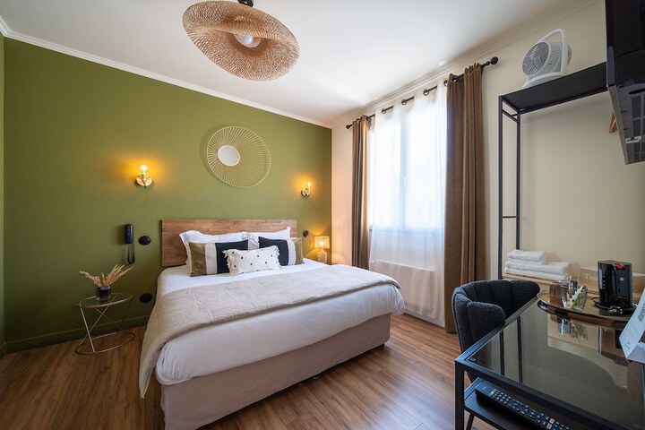 Room 44 of 103