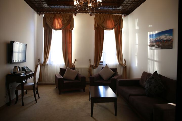 Room 5 of 44