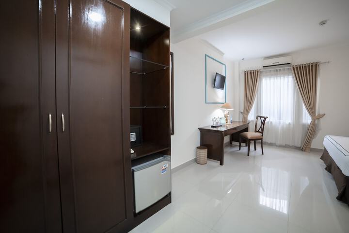 Room 17 of 33