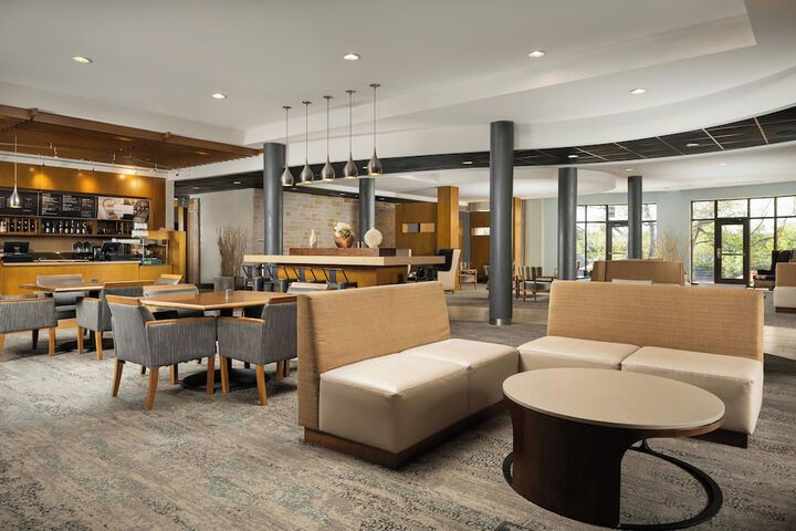 Entrance & Lobby