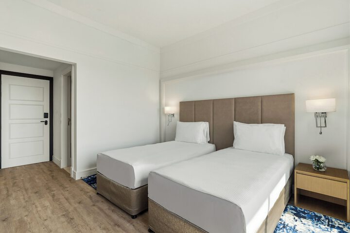 Room 34 of 335