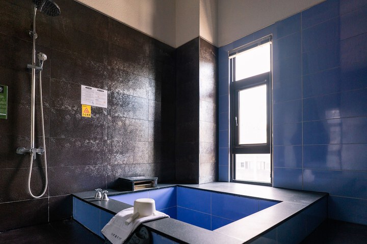 Room 44 of 60