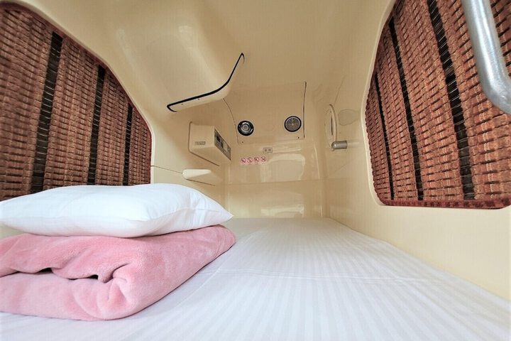 Room 9 of 34