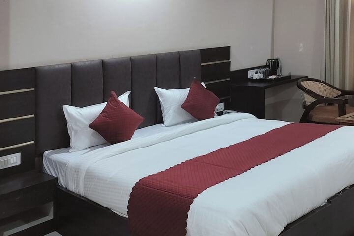Room 8 of 20