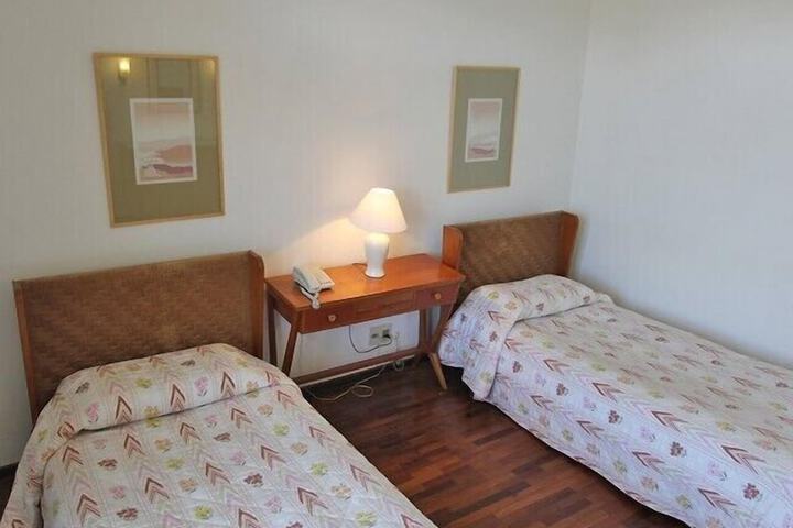 Room 10 of 166