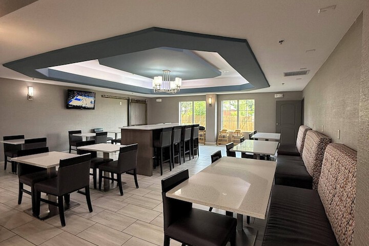 Breakfast/Coffee Service 38 of 46