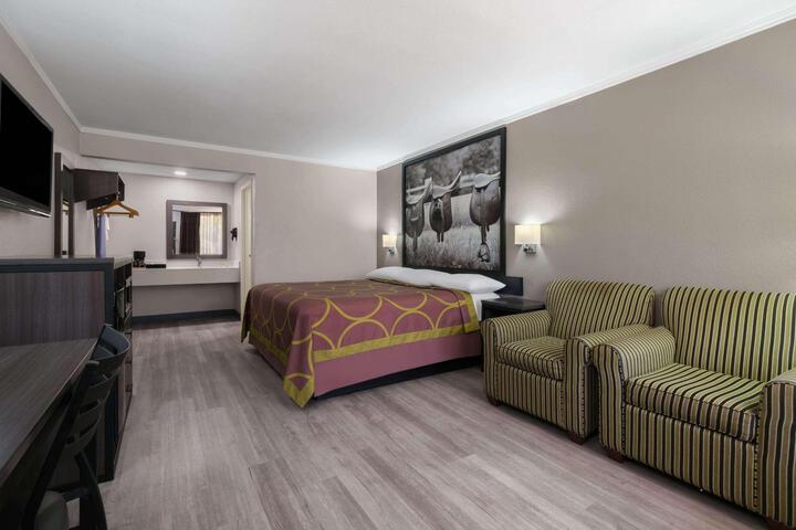 1 King Bed Mobility Hearing Accessible Room Bathtub with Grab Bars (2 of 18)