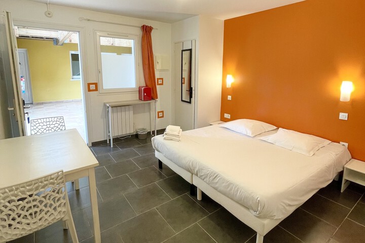 Room 16 of 36