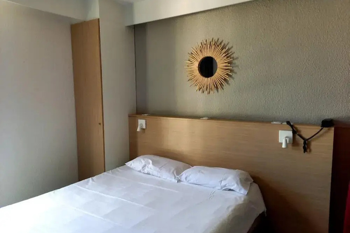 Room 3 of 21
