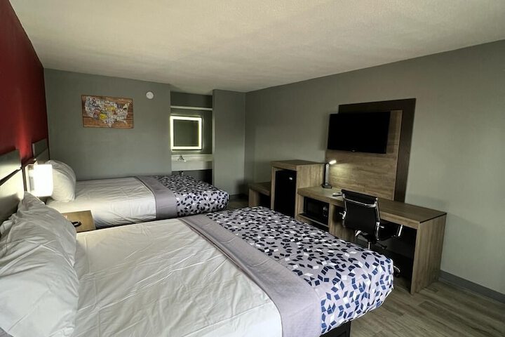 2 Queen Beds (15 of 28)