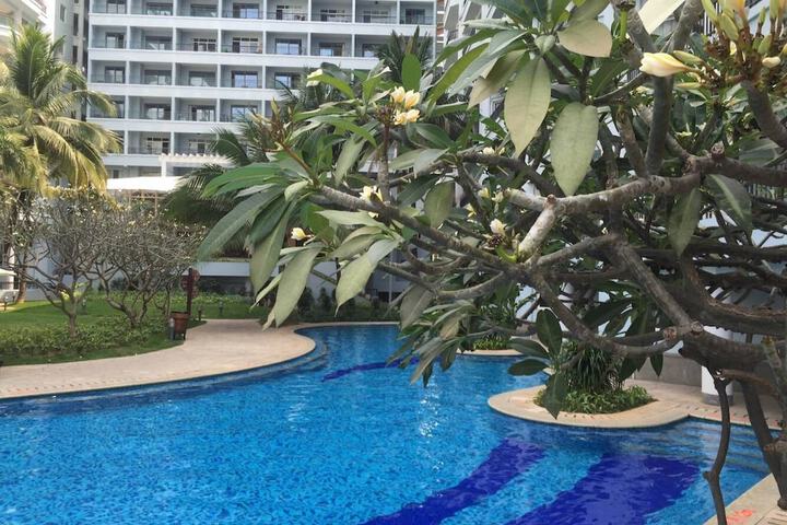 Hotel with Pool