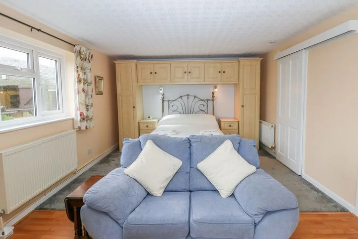 Room 4 of 11