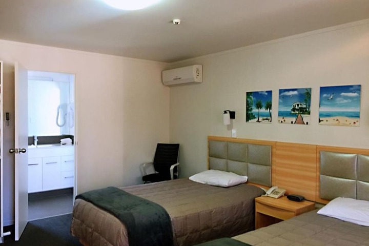 Room 2 of 39