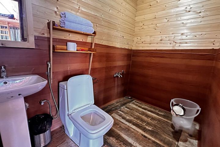 Room 12 of 16
