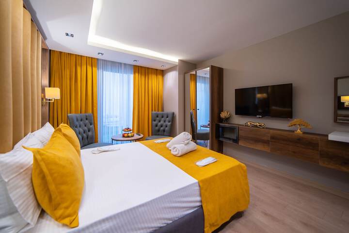 Room 18 of 100