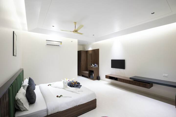 Room 2 of 18