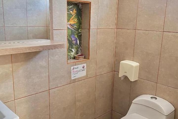 Room 6 of 11
