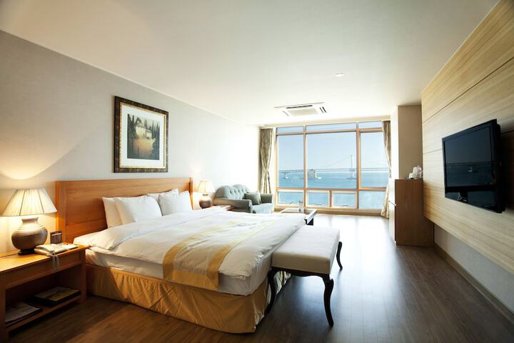 Room 18 of 29