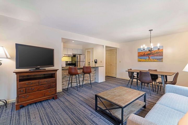 Suite 1 King Bed Second Floor Sofa Bed Kitchen Separate Living Area WiFi Full Breakfast (23 of 34)