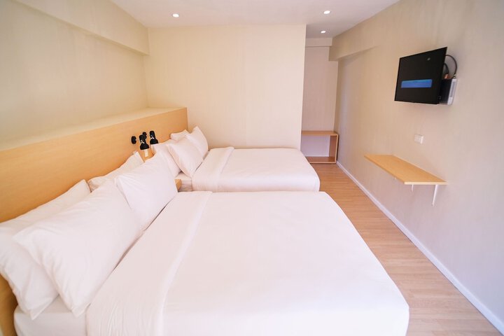 Room 11 of 37