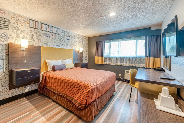 Room 5 of 28