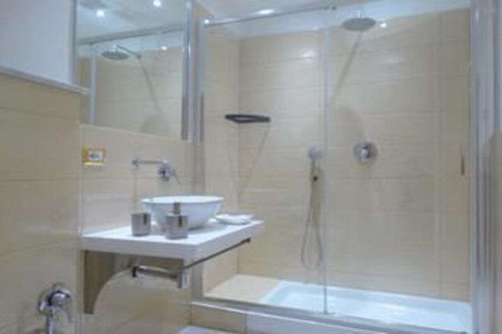 Room 2 of 31
