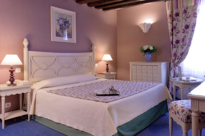 Room 40 of 69