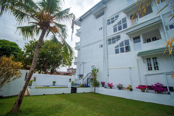 HOTEL INDAURA