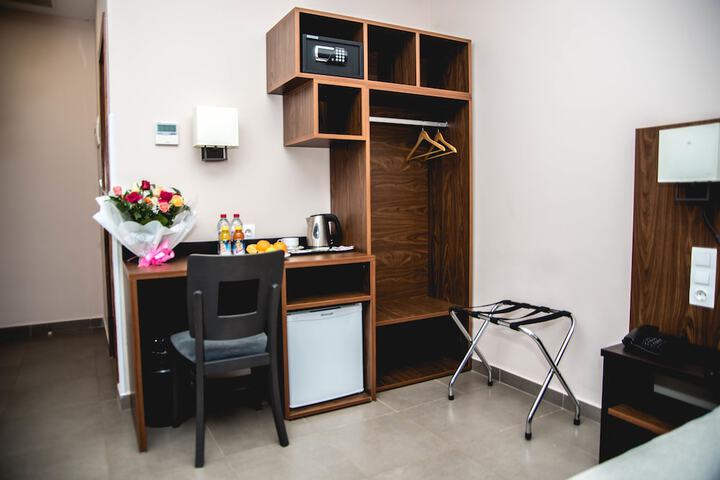 Room 9 of 32