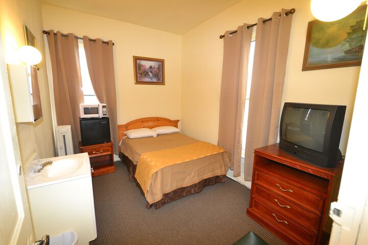 Room 9 of 38