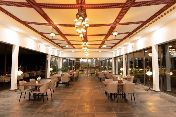 Dining 76 of 160