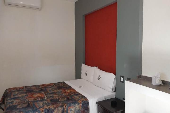 Room 7 of 12