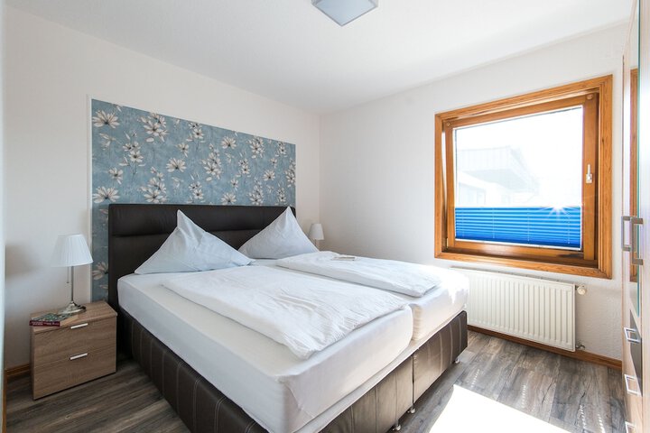 Room 2 of 85