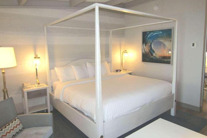2 Queen Beds Deluxe Room (1 of 9)