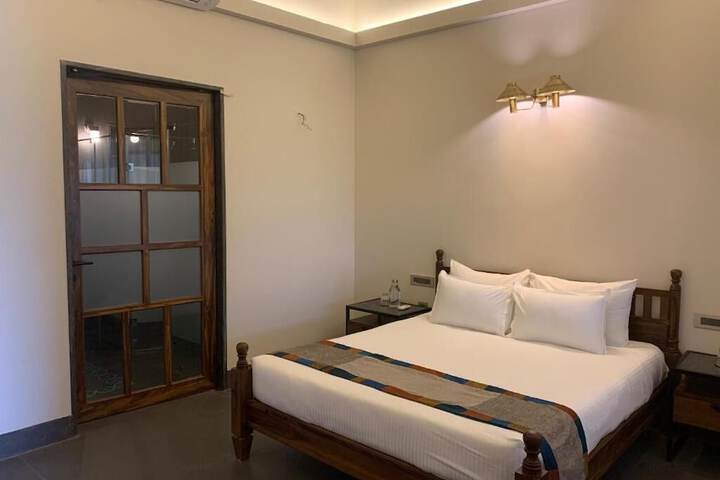 Room 3 of 40