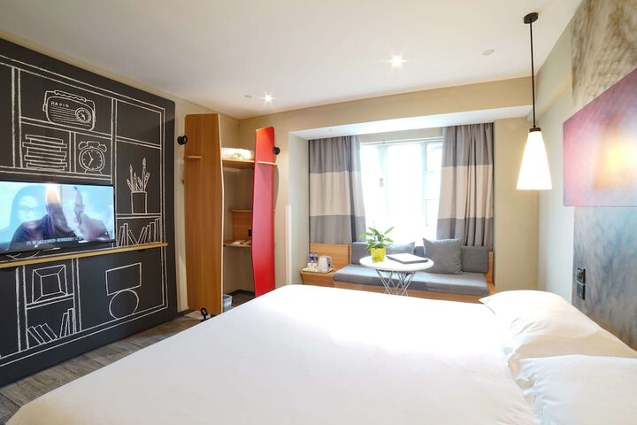 Room 13 of 29