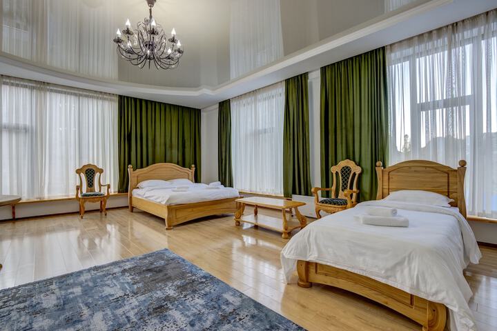 Room 5 of 27