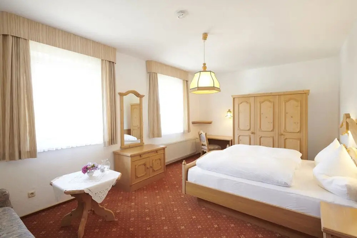 Room 2 of 9