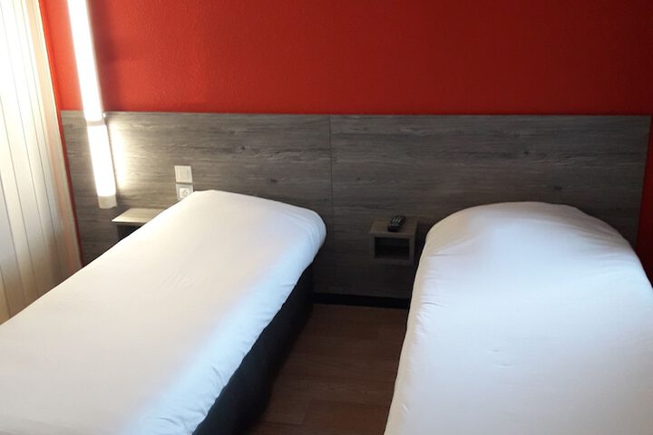 Room 2 of 29