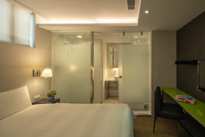 Room 25 of 79