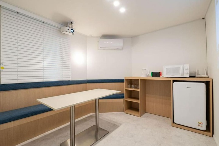 Room 3 of 31