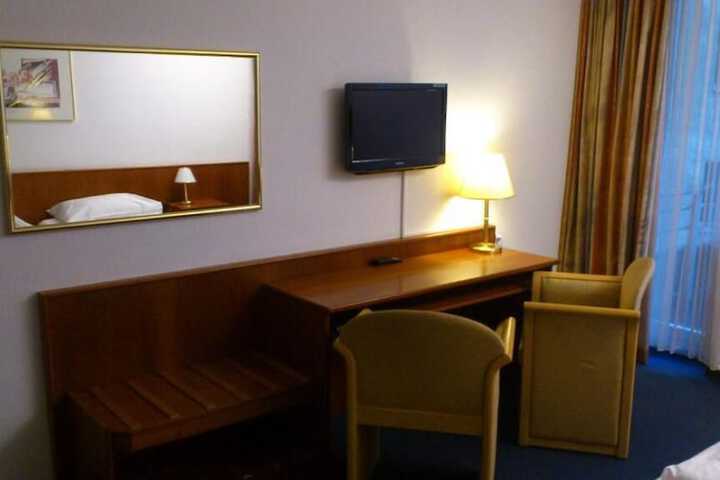 Room 10 of 44