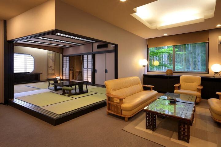 Room 9 of 23