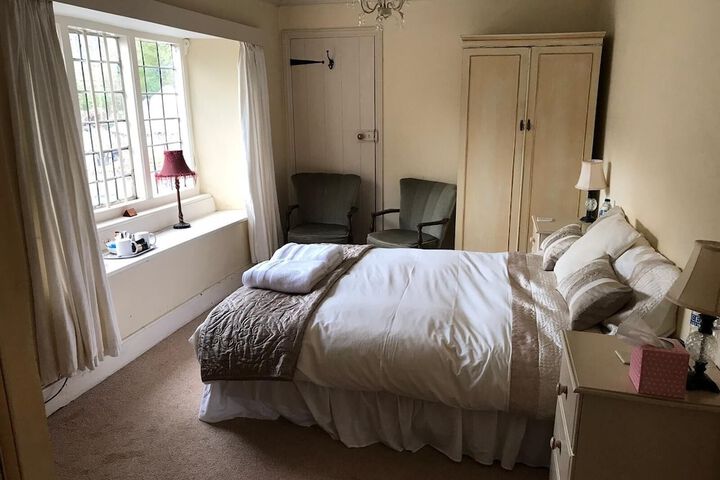 Room 11 of 38