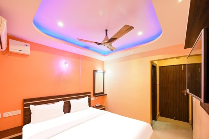 Room 6 of 12