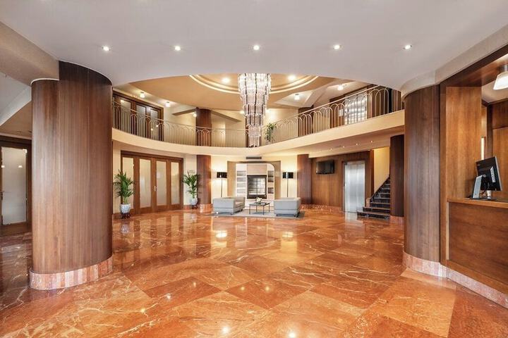 Entrance & Lobby