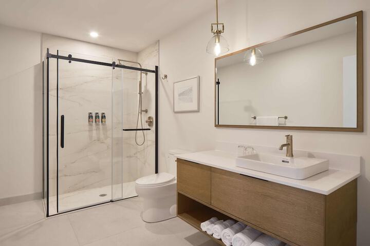 209 2nd Floor Studio Murphy Queen Bed with Balcony (39 of 95)