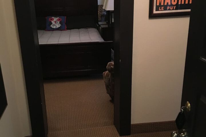 Room 11 of 41